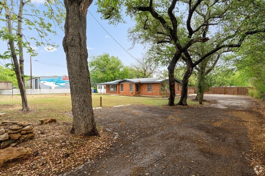 More Photos Of 10205 Old Manchaca Rd, Austin Flex For Lease