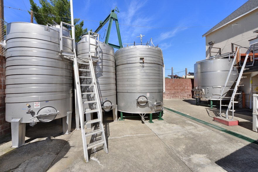 More Photos Of 14600 S Highway 101, Hopland Winery Vineyard For Sale