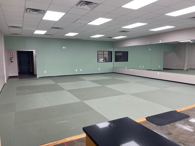 More Photos Of 13107-13141 W Lake Houston Pky, Houston Unknown For Lease