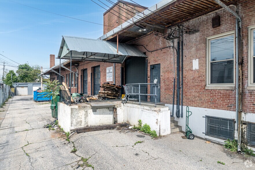 More Photos Of 3021-3027 E Madison St, Baltimore Light Manufacturing For Lease