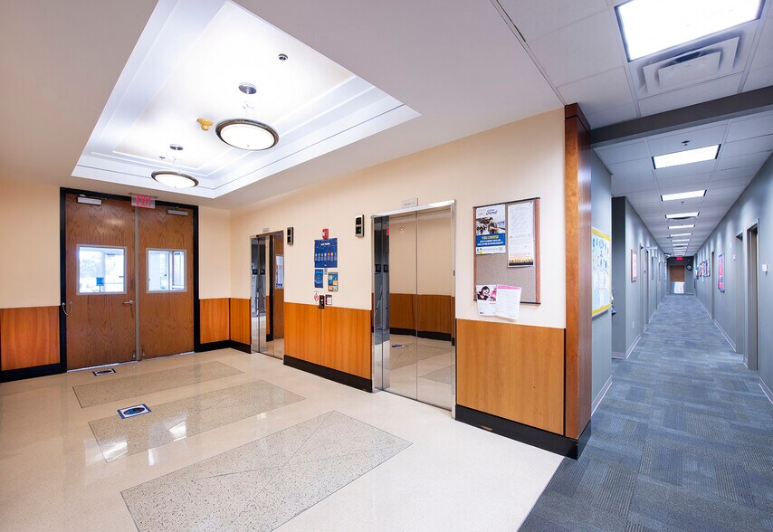 More Photos Of 3620 Queen Palm Dr, Tampa Loft Creative Space For Lease