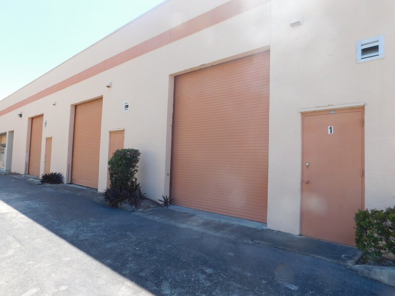 More Photos Of 3300 S Congress Ave, Boynton Beach Showroom For Sale