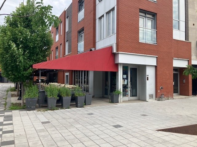 More Photos Of 25 Pl Simon-Valois, Montréal Restaurant For Sale