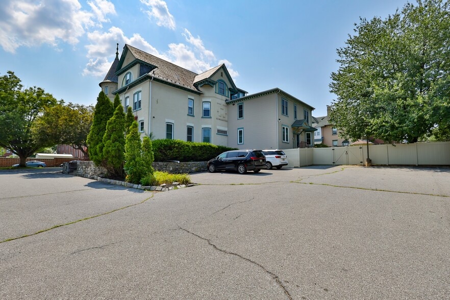 More Photos Of 541 Seneca St, Fountain Hill Healthcare For Sale