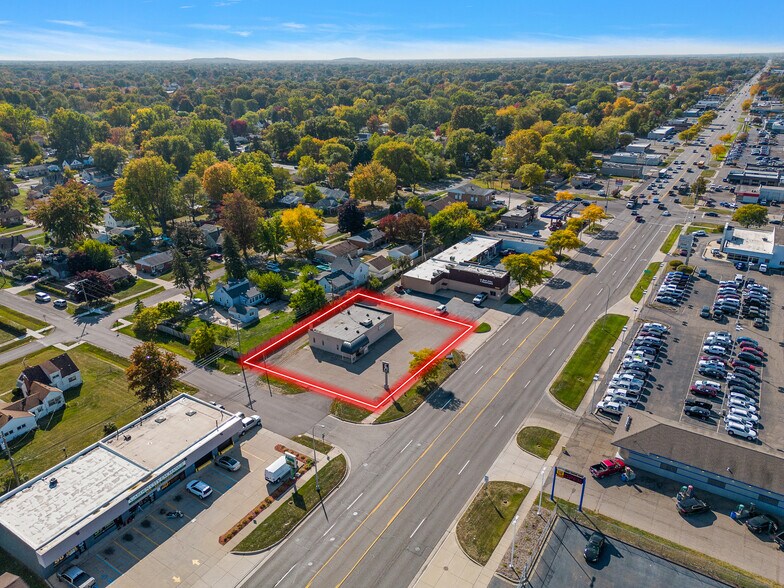 More Photos Of 32611 Ford Rd, Garden City Freestanding For Lease