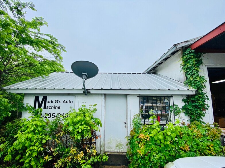 More Photos Of 1160 W Goforth St, Buda Auto Repair For Sale