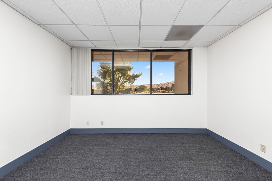 More Photos Of 310 E Palmdale Blvd, Palmdale Medical For Sale