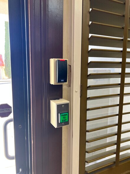 More Photos Of 220 Thunderbird Dr, El Paso Coworking Space