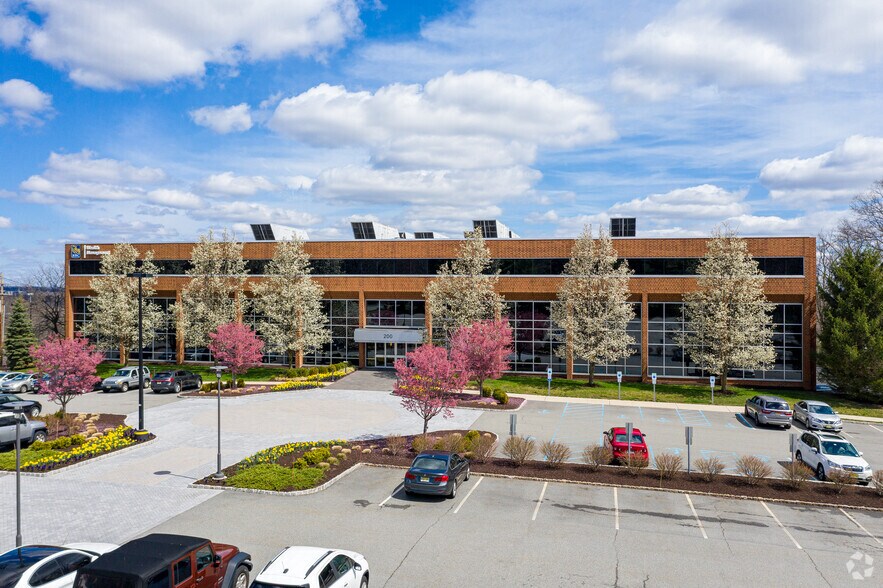 More Photos Of 200 Park Ave, Florham Park Office For Lease