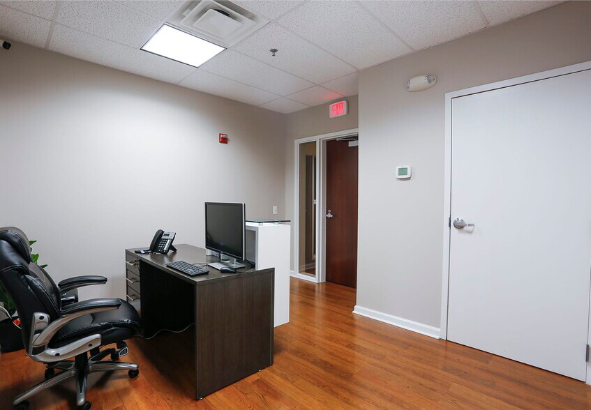 More Photos Of 19420 Golf Vista Plz, Leesburg Medical For Sale