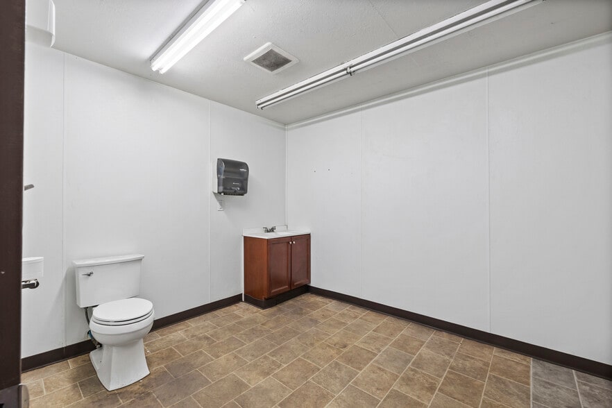 More Photos Of 3700 Canal Dr, Fort Collins Warehouse For Lease