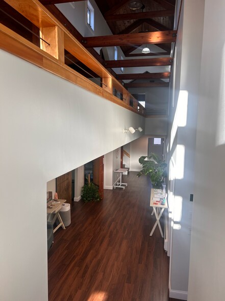 More Photos Of 1049 Main St, West Barnstable Medical For Lease