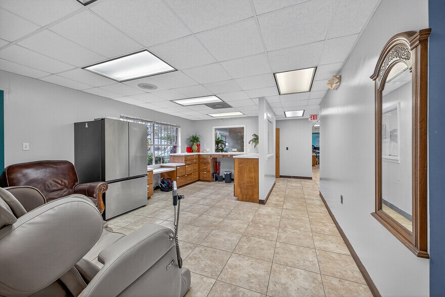 More Photos Of 1500 N Pace Blvd, Pensacola Freestanding For Sale