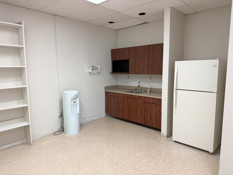 More Photos Of 4700 Old Kingston Pike, Knoxville Office For Lease