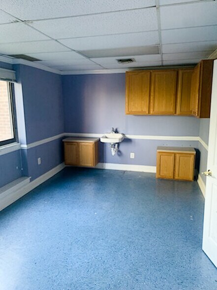 More Photos Of 1423 Capitol Trl, Newark Office For Lease