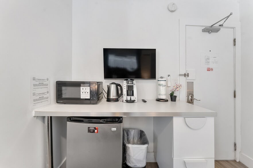 More Photos Of 3020-3024 Seville St, Fort Lauderdale Hotel For Sale