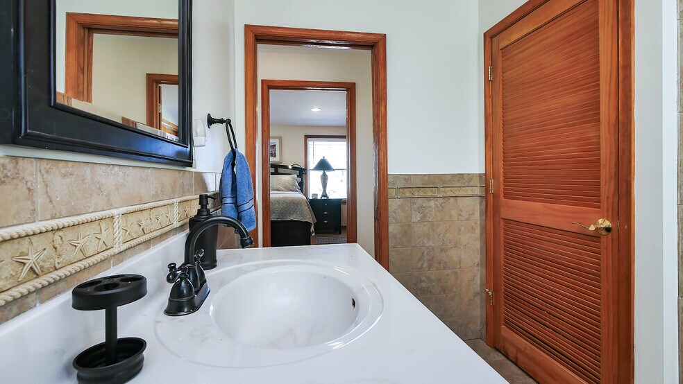 More Photos Of 236 S Bayview Dr, Strathmere Restaurant For Sale