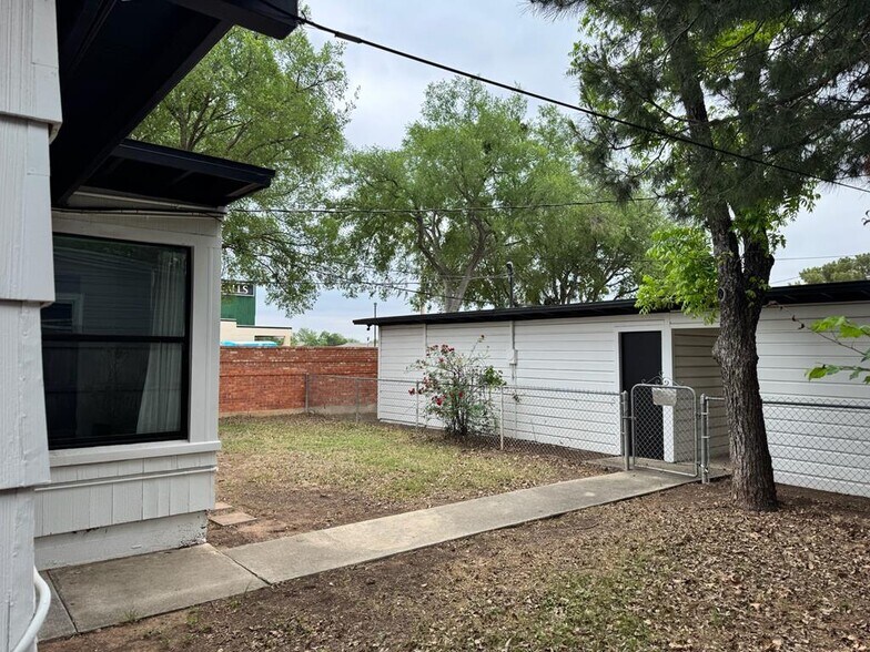 More Photos Of 2307 W Harris Ave, San Angelo Office Residential For Sale