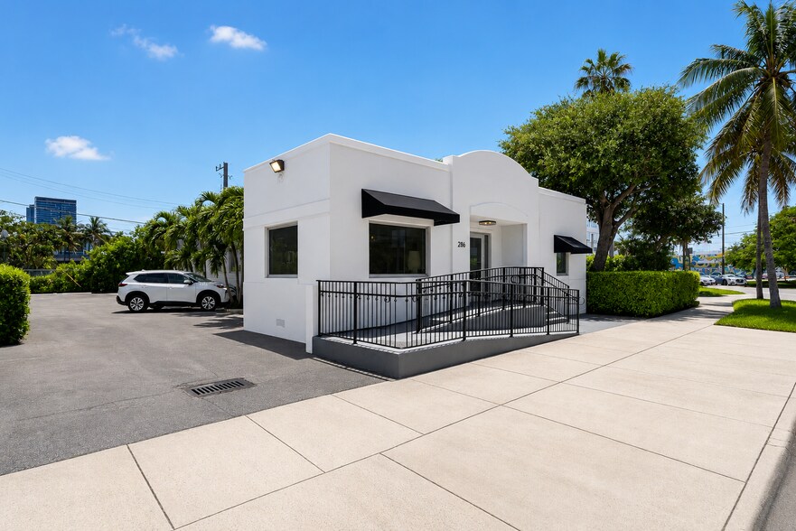 More Photos Of 286 NE 39th St, Miami General Retail For Lease