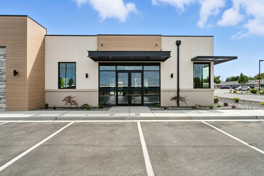 More Photos Of 6018 W Clearwater Ave, Kennewick General Retail For Lease