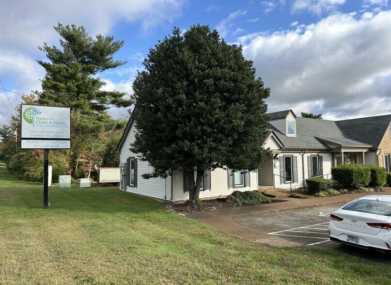 More Photos Of 1105-1107 Lakeview Dr, Franklin Office For Sale