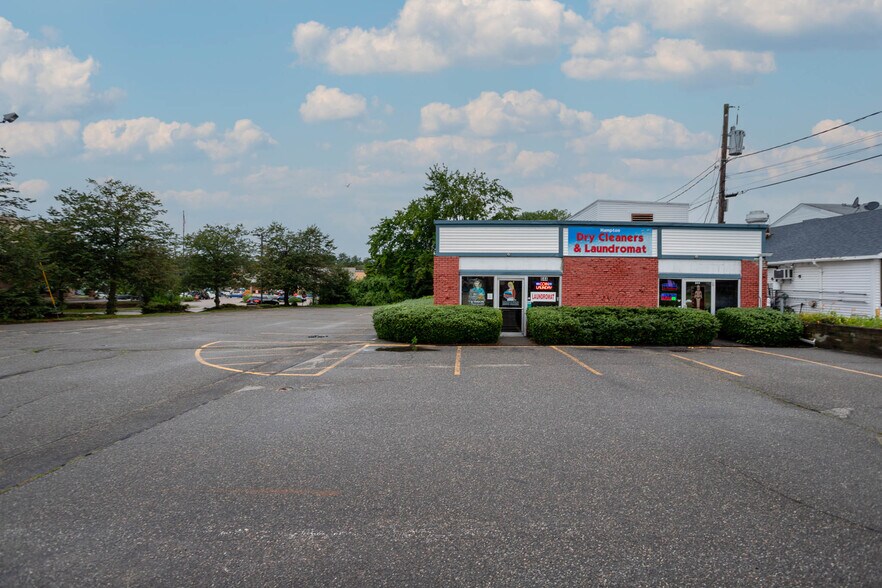 Primary Photo Of 644 Lafayette Rd, Hampton Freestanding For Sale