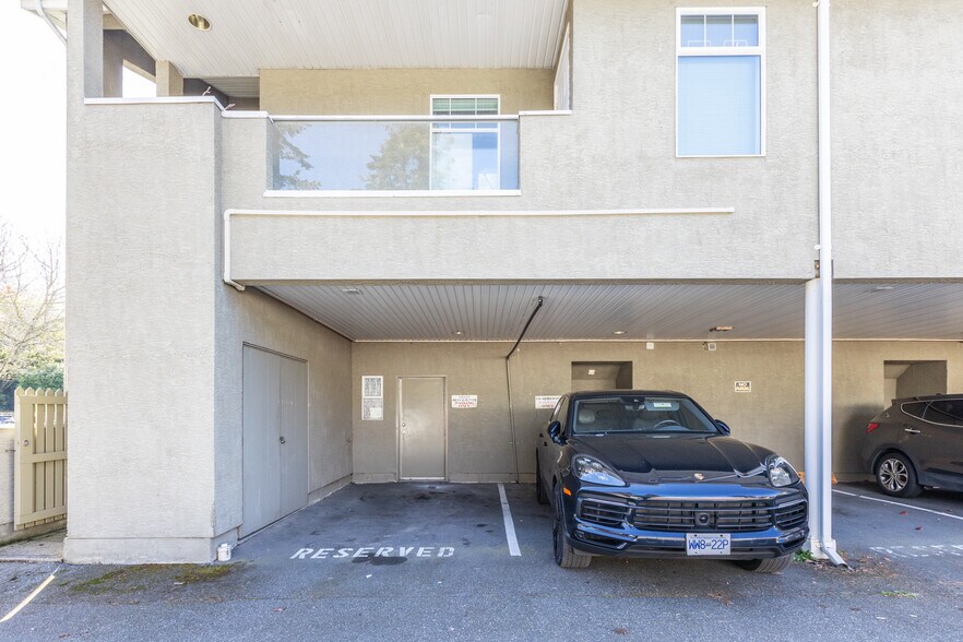 More Photos Of 12185 Beecher St, Surrey Storefront For Sale