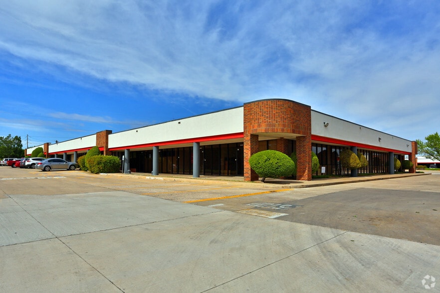 More Photos Of 6444 NW Expressway St, Oklahoma City Unknown For Lease