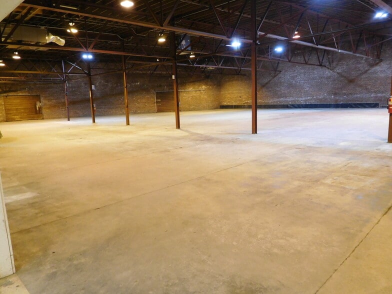 More Photos Of 520 Maple St, Gainesville Warehouse For Lease