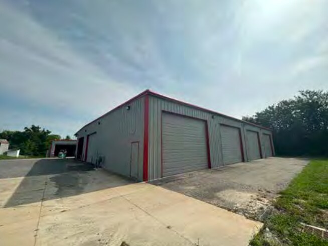 More Photos Of 1200 Lakeview Ave, Washington Court House Manufacturing For Lease