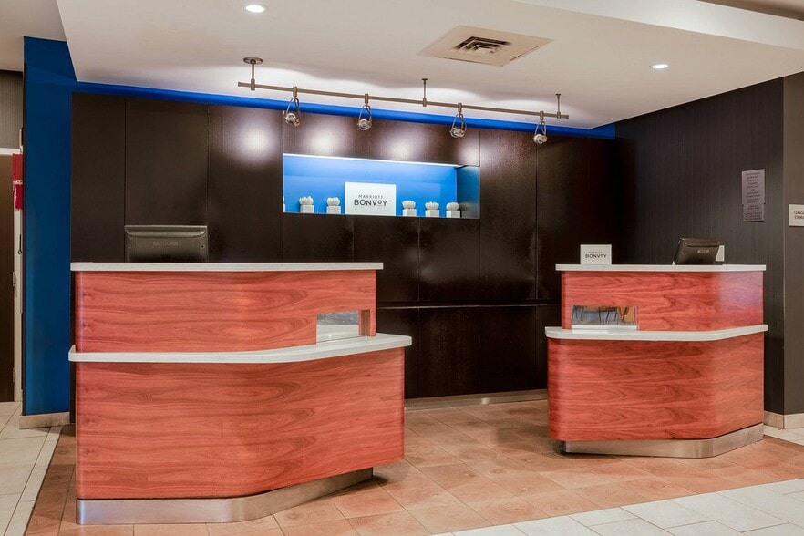 More Photos Of 2901 Airport Dr, Columbus Hotel For Sale