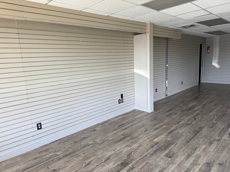 More Photos Of 200 Island Plaza Ct, Stevensville Freestanding For Lease