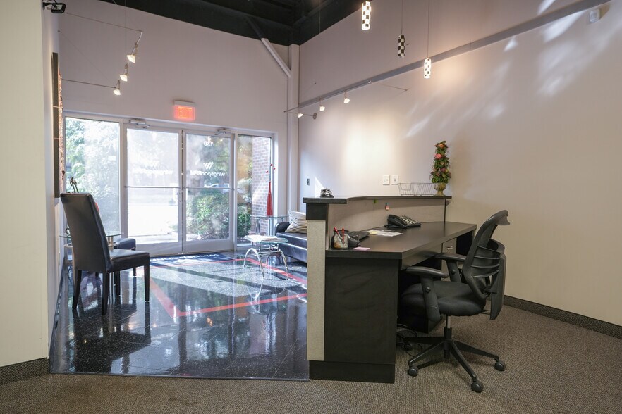 More Photos Of 437 Lewis Hargett Cir, Lexington Office For Sale