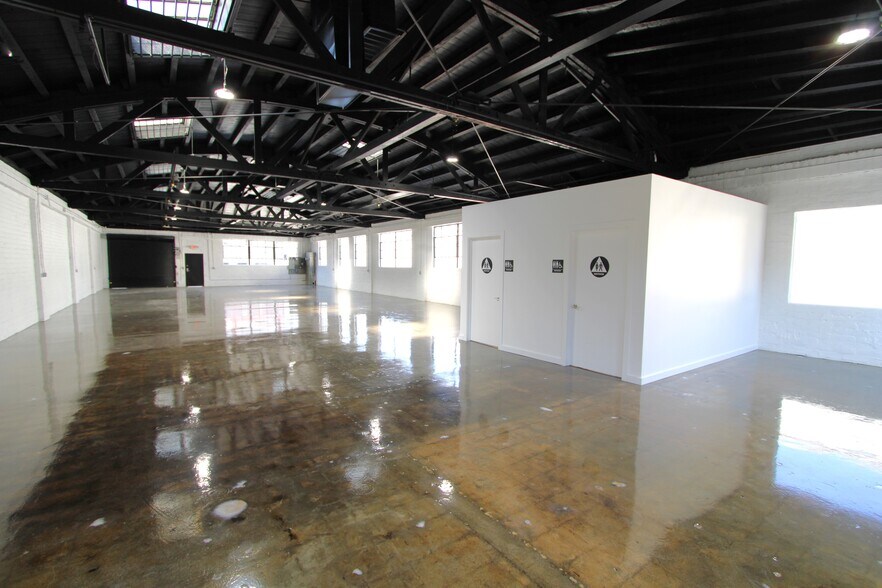 More Photos Of 521 Commercial St, Glendale Warehouse For Lease