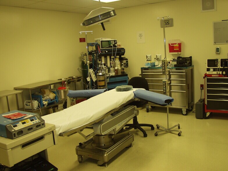 More Photos Of 2020 21st St, Bakersfield Medical For Lease