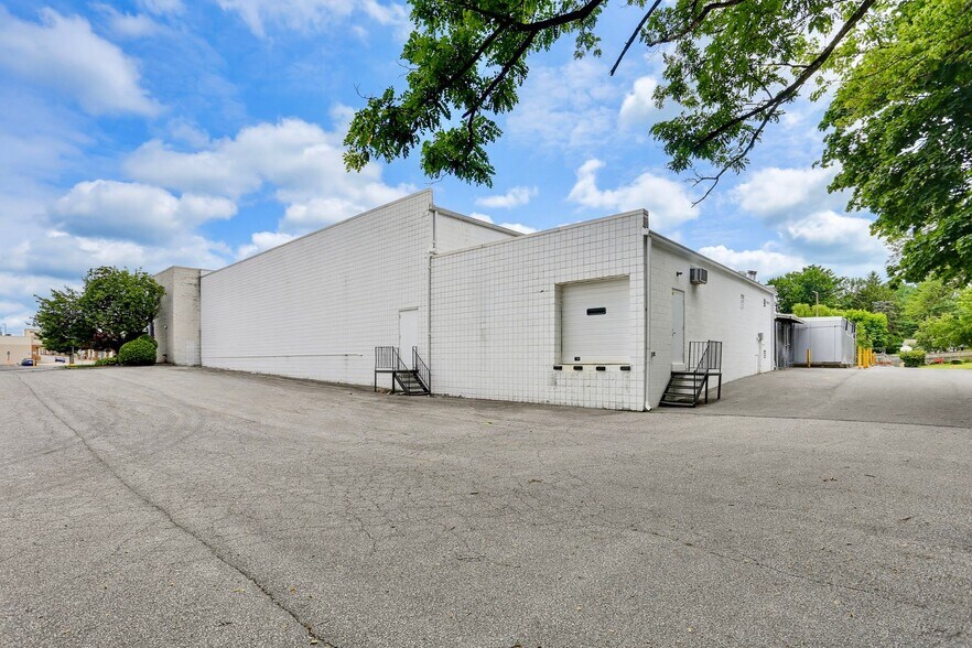 More Photos Of 505 Jermor Ln, Westminster Restaurant For Lease