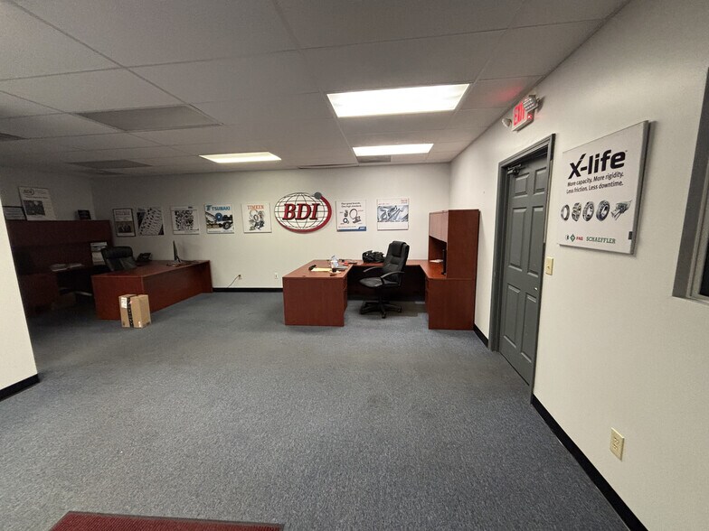 More Photos Of 251 Inglesby Pky, Duncan Warehouse For Lease