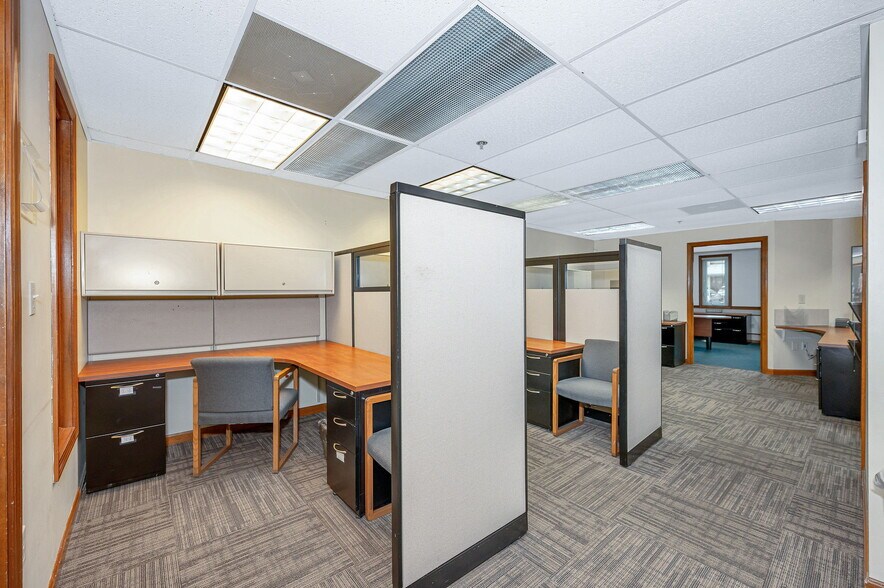 More Photos Of 4 Courthouse Ln, Chelmsford Medical For Sale
