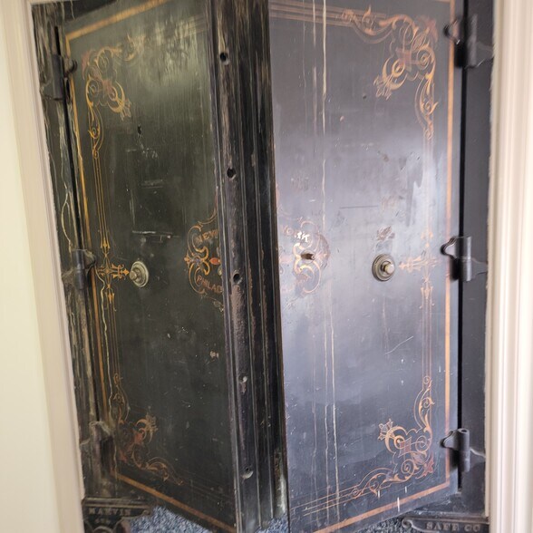 More Photos Of 600 Main St, Riverton Office For Sale