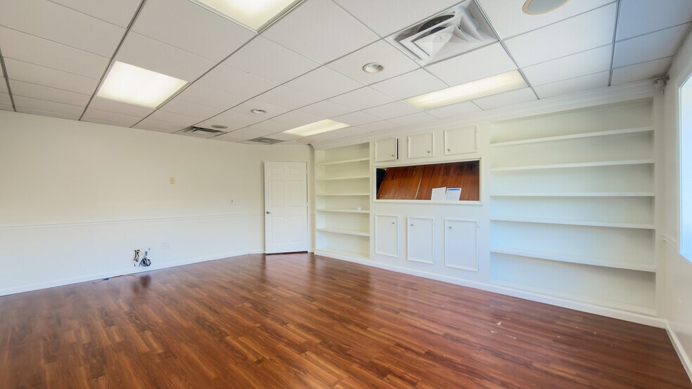 More Photos Of 7065 NW 22nd St, Gainesville Warehouse For Lease