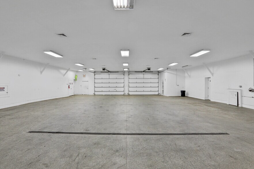 More Photos Of 269 Stone Schoolhouse Rd, Bloomingburg Warehouse For Sale