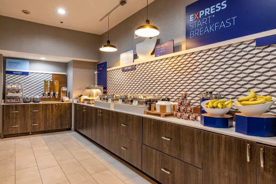 More Photos Of 5696 I 49 N Service Rd, Opelousas Hotel For Sale