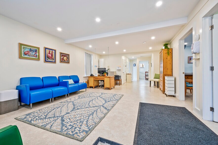 More Photos Of 16 Church St, Orangeville Flex For Sale