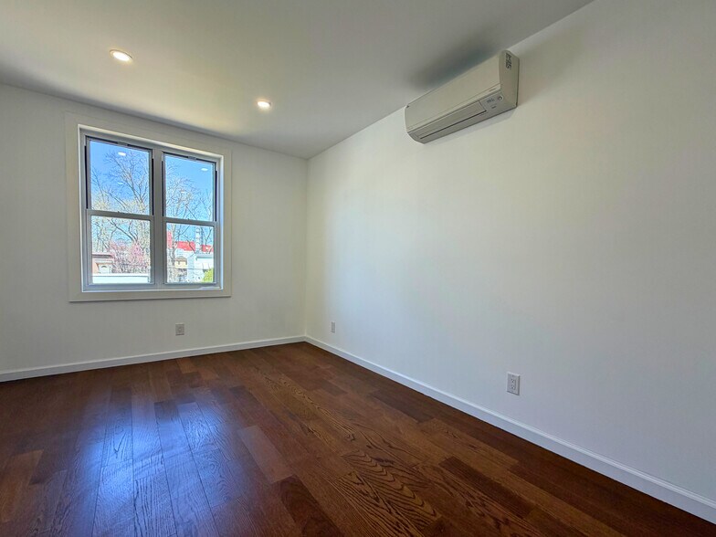 More Photos Of 189 Saint Marys Ave, Staten Island Apartments For Sale