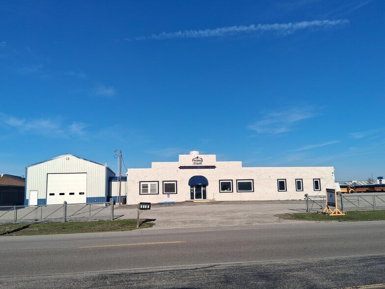 Primary Photo Of 1117 N Old Route 66, Litchfield General Retail For Sale