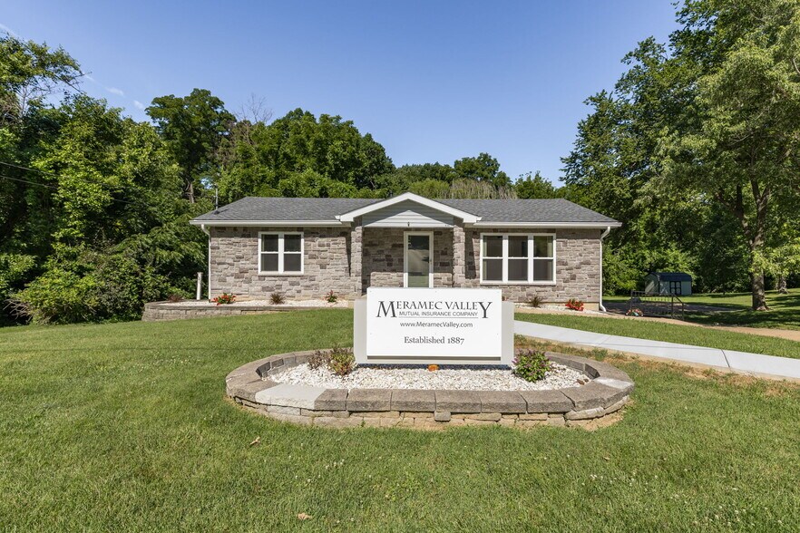 More Photos Of 535 Elm St, Hillsboro Office For Sale