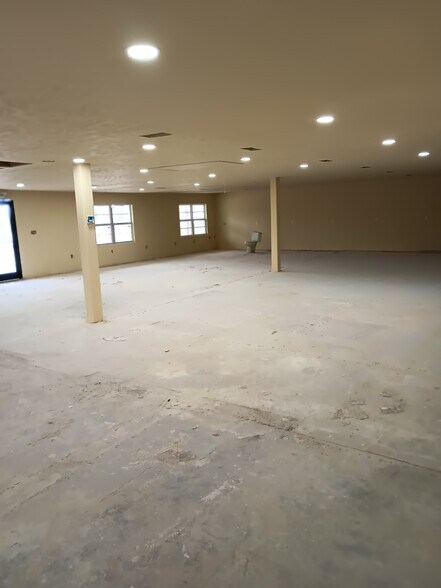 More Photos Of 490 Texas Ave, Bridge City Office For Sale