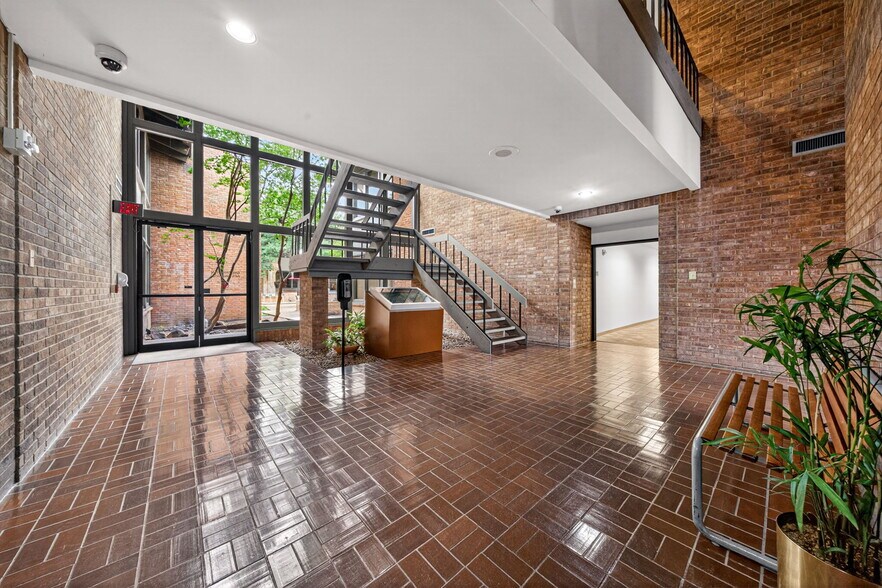 More Photos Of 6800 Park Ten Blvd, San Antonio Unknown For Lease