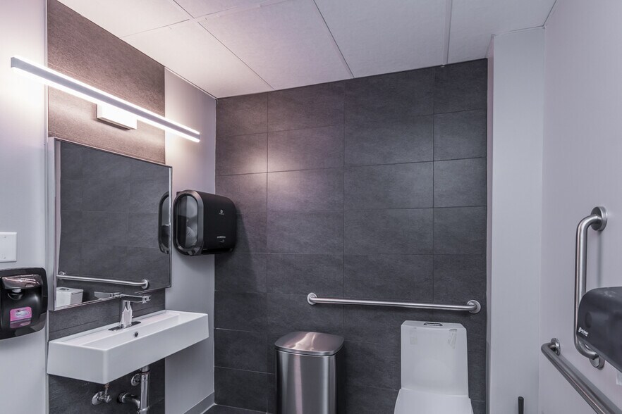 More Photos Of 2020 W 3rd St, Little Rock Office Residential For Lease