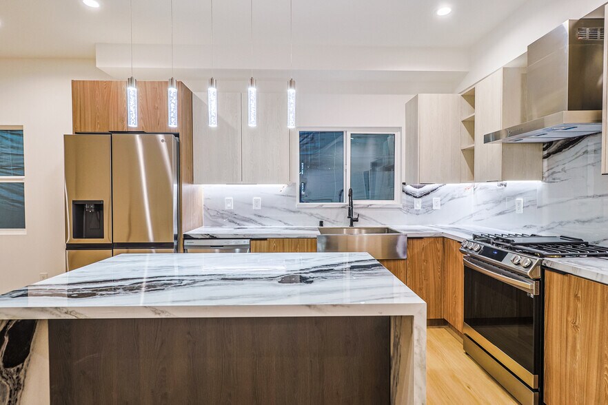 More Photos Of 4842 W 17th St, Los Angeles Apartments For Sale